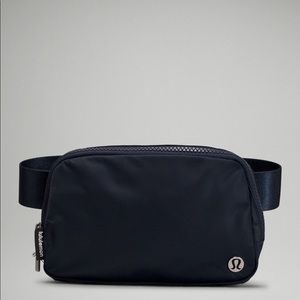 Lululemon Everywhere Belt Bag (True Navy)